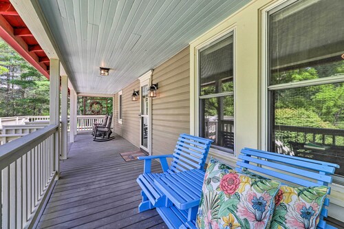 < 1 Mi to Tubing: Crumpler Getaway w/ Fire Pit!