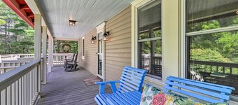 < 1 Mi to Tubing: Crumpler Getaway w/ Fire Pit!