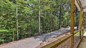 A gravel path flanked by trees, leading to a wooden structure with a metal fence. - Quaint Tallassee Cabin: Stone Creek On-site! (Tallassee)