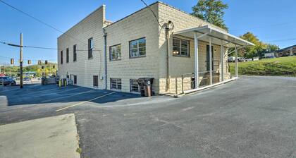 Renovated Historic Cottage ~ 4 Mi to Peoria!