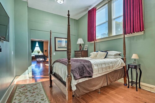 Renovated Historic Cottage ~ 4 Mi to Peoria!