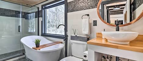 House (2 Bedrooms) | Bathroom