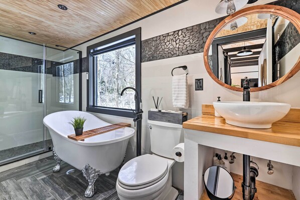 House (2 Bedrooms) | Bathroom