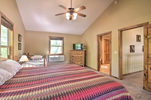 4 bedrooms, iron/ironing board, bed sheets