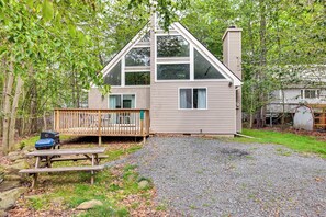 House (2 Bedrooms) | Interior - 15 Mi to Ski Resort: Home w/ Fire Pit in Tobyhanna (Tobyhanna)
