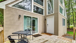 A modern house with a deck, large windows, and a sliding glass door. - 15 Mi to Ski Resort: Home w/ Fire Pit in Tobyhanna (Tobyhanna)