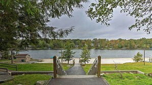 A pathway leading to a beach with a view of a lake and trees. - 15 Mi to Ski Resort: Home w/ Fire Pit in Tobyhanna (Tobyhanna)