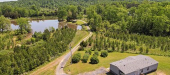 Quaint Asheboro Home ~ 1 Mi to North Carolina Zoo!