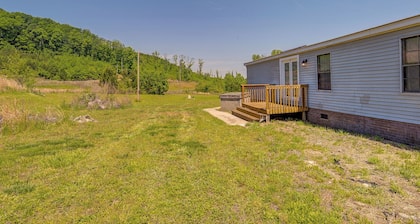 Quaint Asheboro Home ~ 1 Mi to North Carolina Zoo!