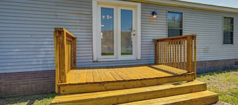 Quaint Asheboro Home ~ 1 Mi to North Carolina Zoo!