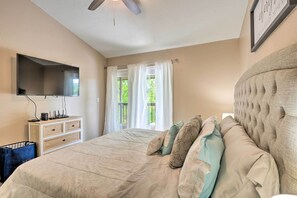 Apartment (2 Bedrooms) | Interior - Reeds Spring Condo Near Aquarium at the Boardwalk! (Branson West)