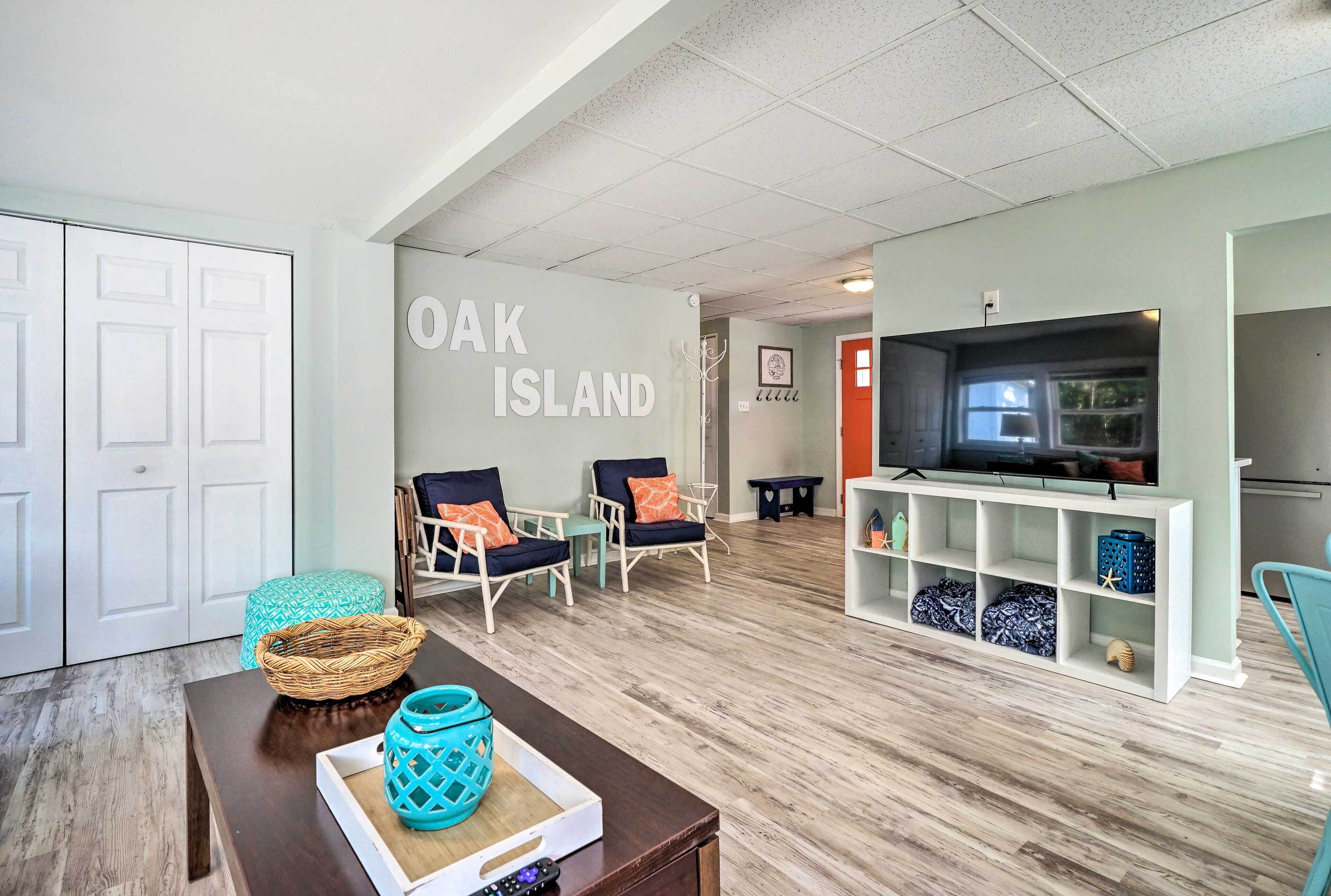 Picturesque Duplex Unit, 1/2 Mi to the Beach!