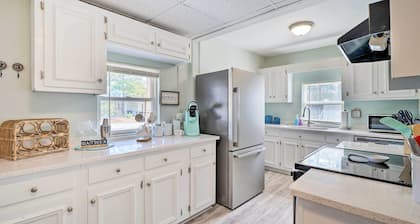 Picturesque Duplex Unit, 1/2 Mi to the Beach!