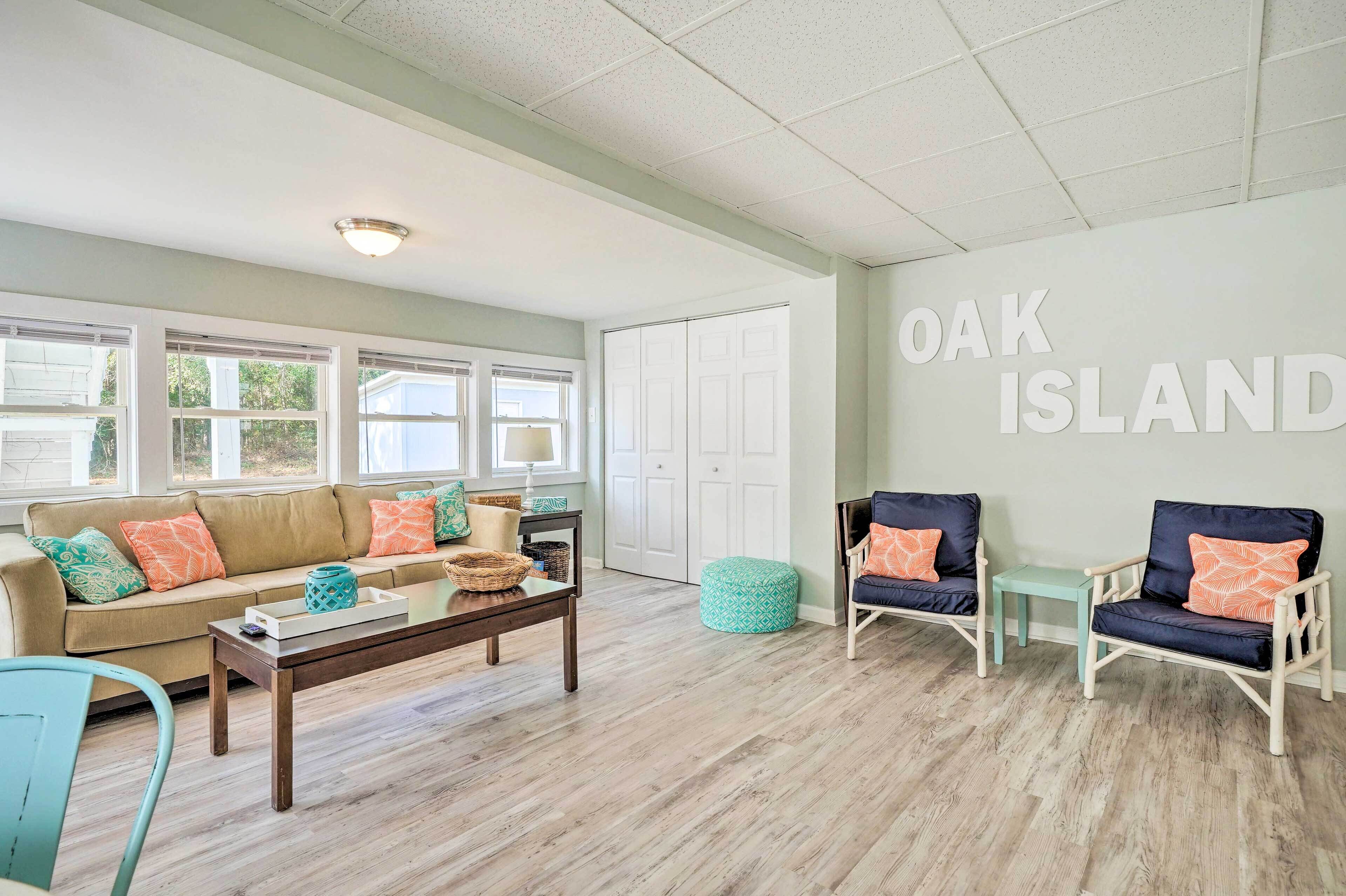 Picturesque Duplex Unit, 1/2 Mi to the Beach!