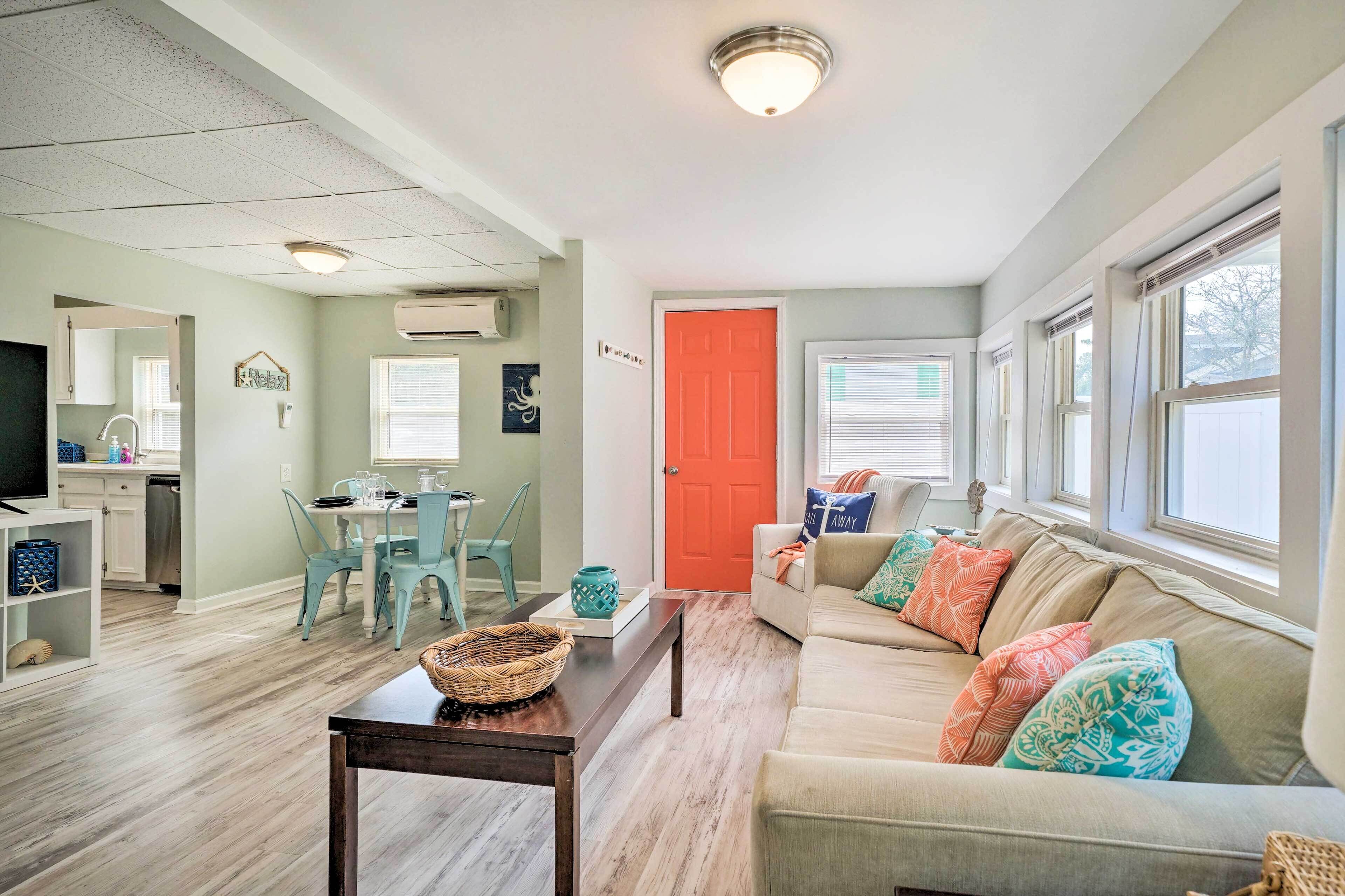 Picturesque Duplex Unit, 1/2 Mi to the Beach!