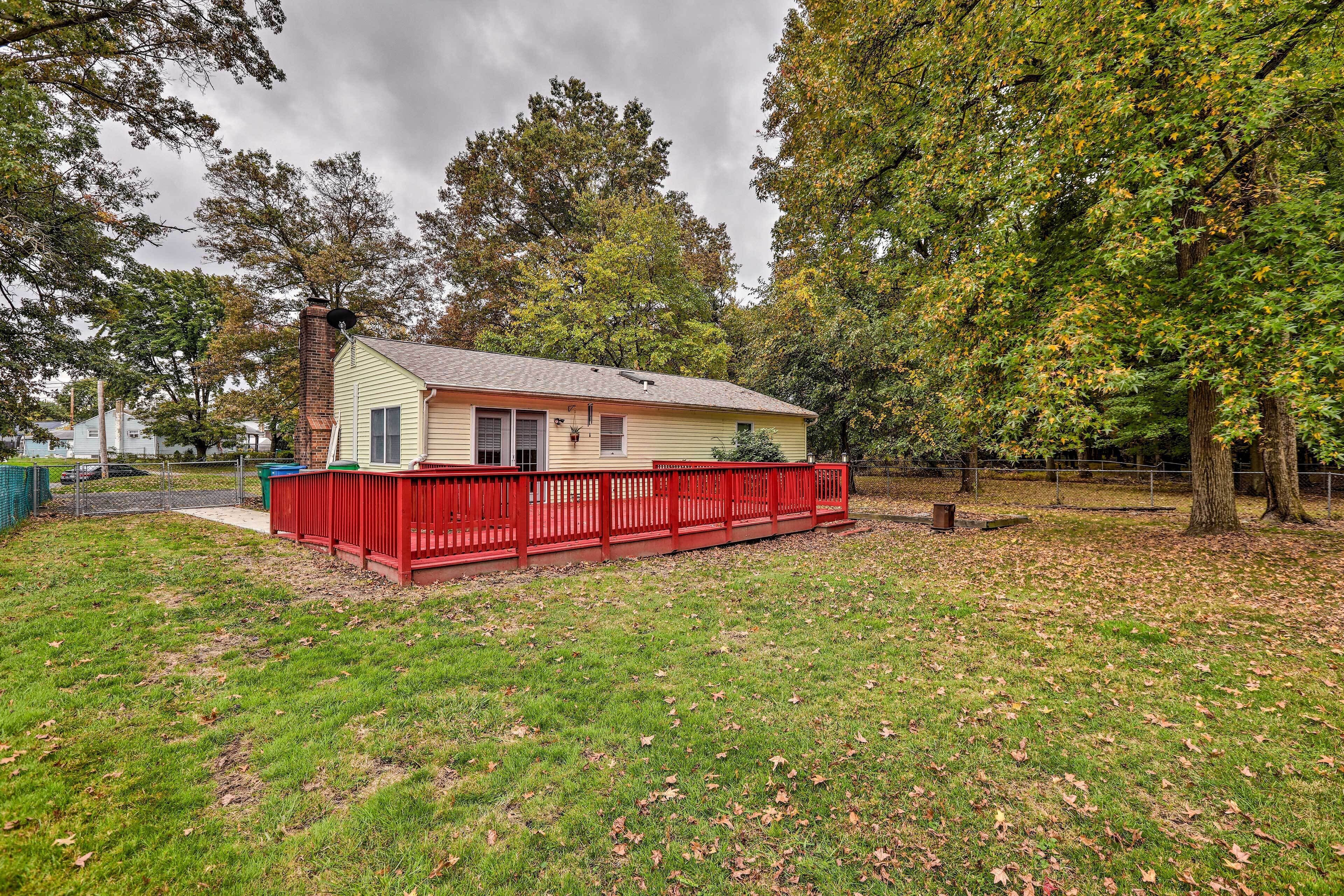 Quaint Bristol Home - Walk to Dining & Wharf!