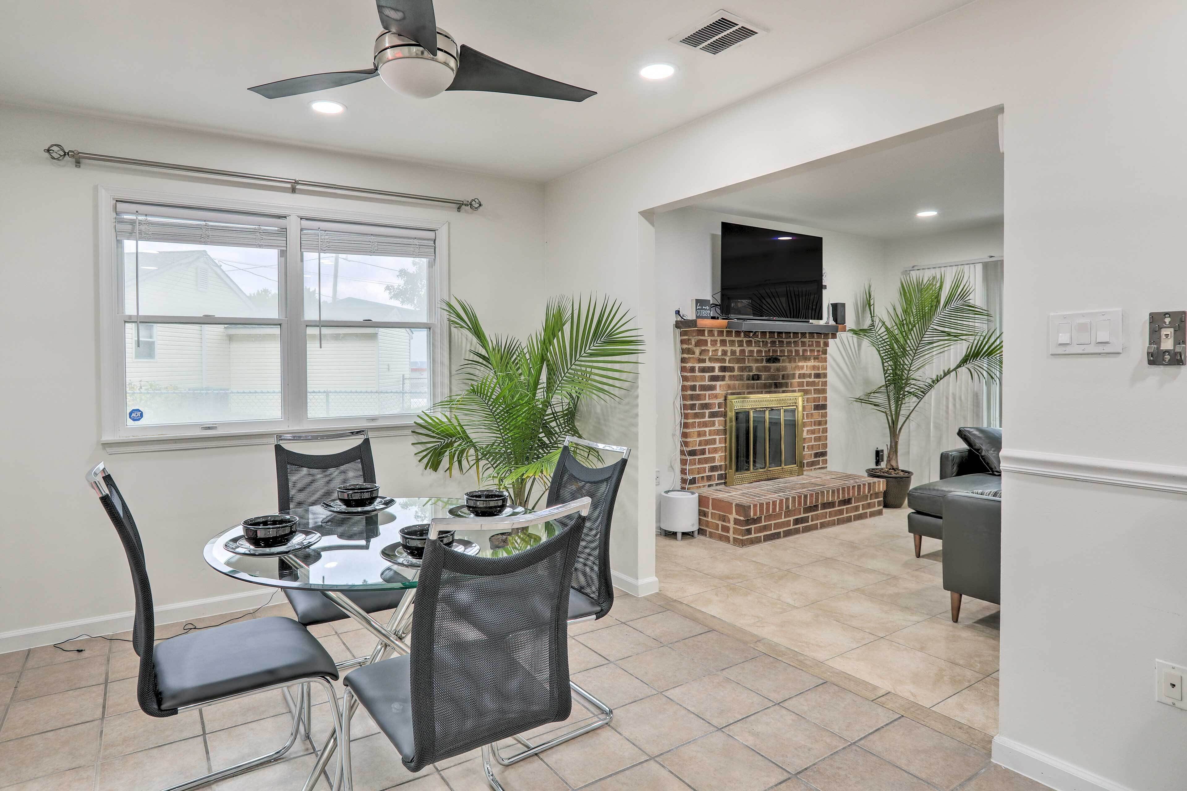 Quaint Bristol Home - Walk to Dining & Wharf!