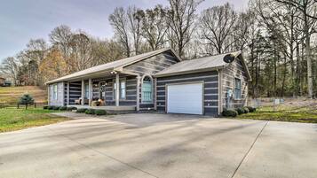 ุงูู
ูุดุฃุฉ ู
ู ุงูุฏุงุฎู