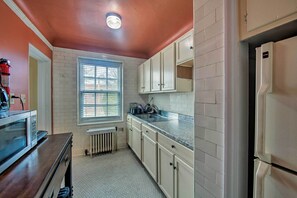 Apartment (3 Bedrooms) | Interior - Walk to Shops, Dining & City Park: Reading Apt (Reading)