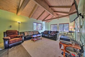 Interior - 6 Mi to Yosemite National Park: Retreat w/ Deck! (Groveland)