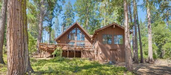 6 Mi to Yosemite National Park: Retreat w/ Deck!