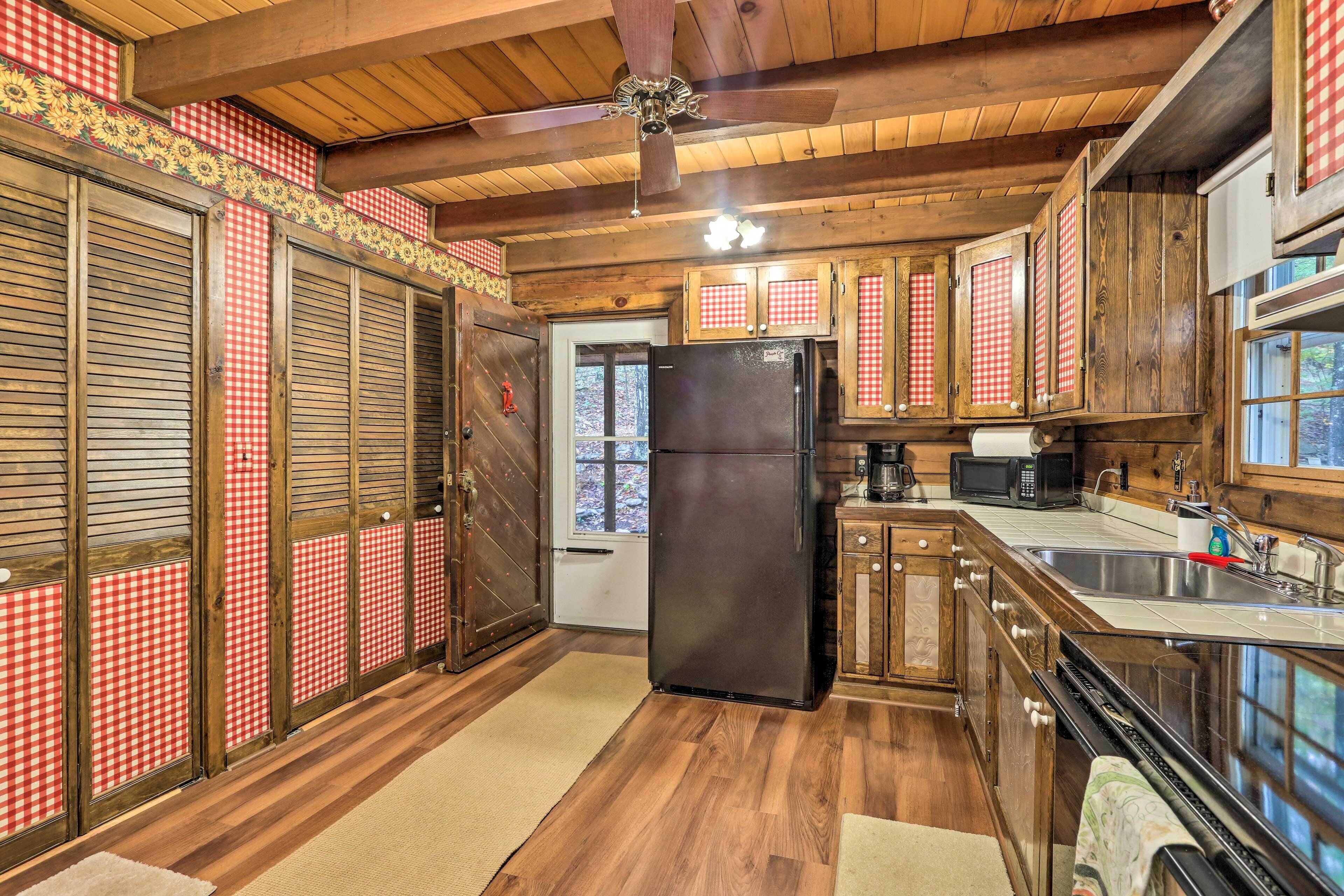 Rustic Log Cabin w/ Updated Interior & Deck!