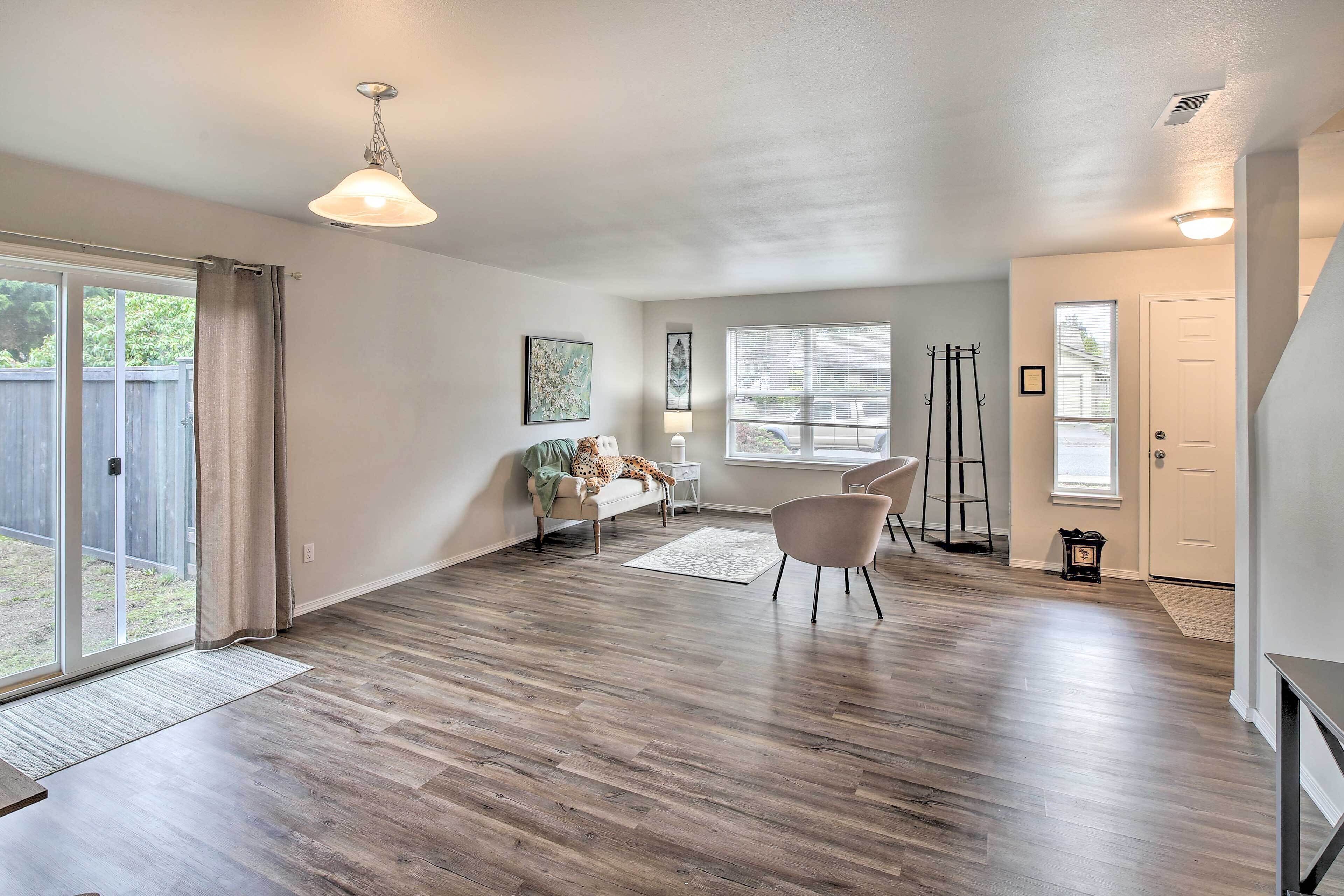 Spacious Covington Home w/ Hot Tub!