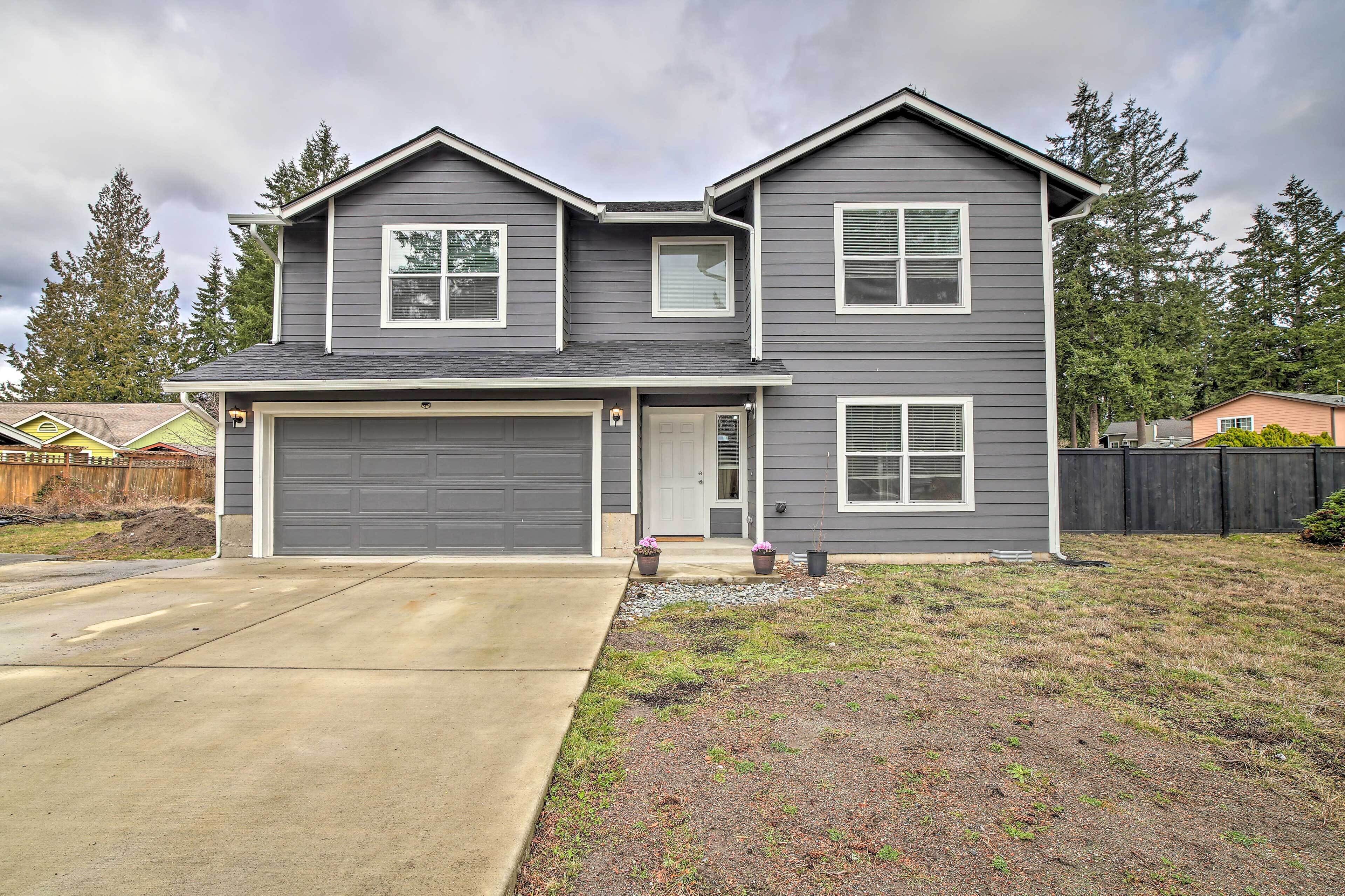 Spacious Covington Home w/ Hot Tub!