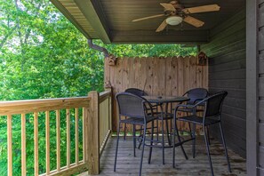 Interior - Sevierville Overlook Cabin: 9 Miles to Gatlinburg! (Sevierville)