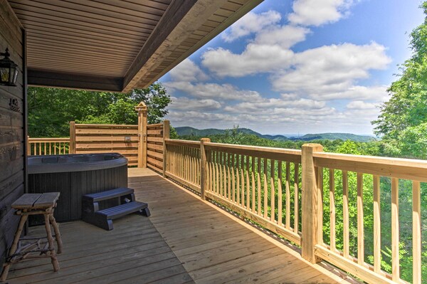 Sevierville Overlook Cabin: 9 Miles To Gatlinburg! - Gatlinburg, TN