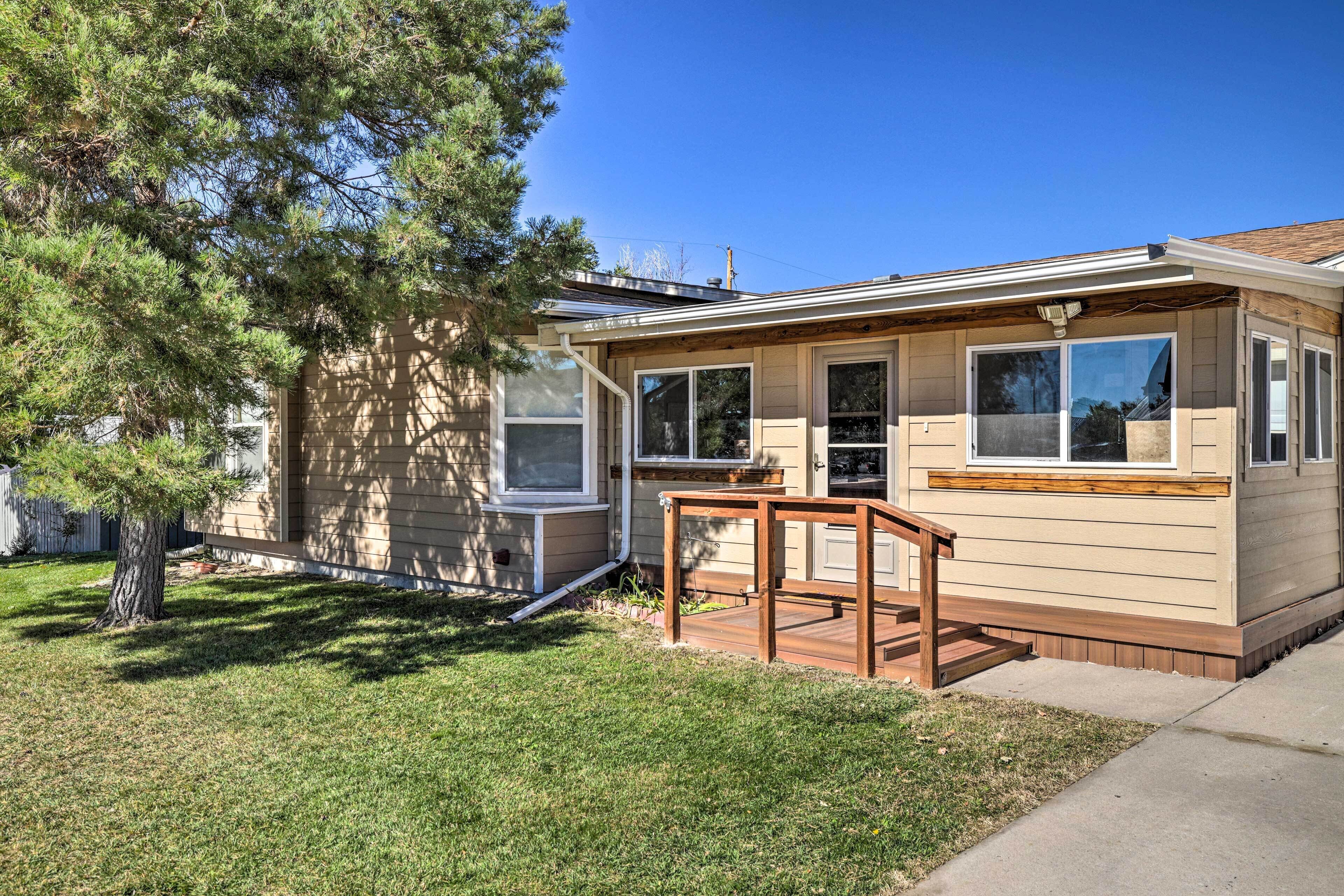 Spacious Glendo House - 1 Mi to State Park!