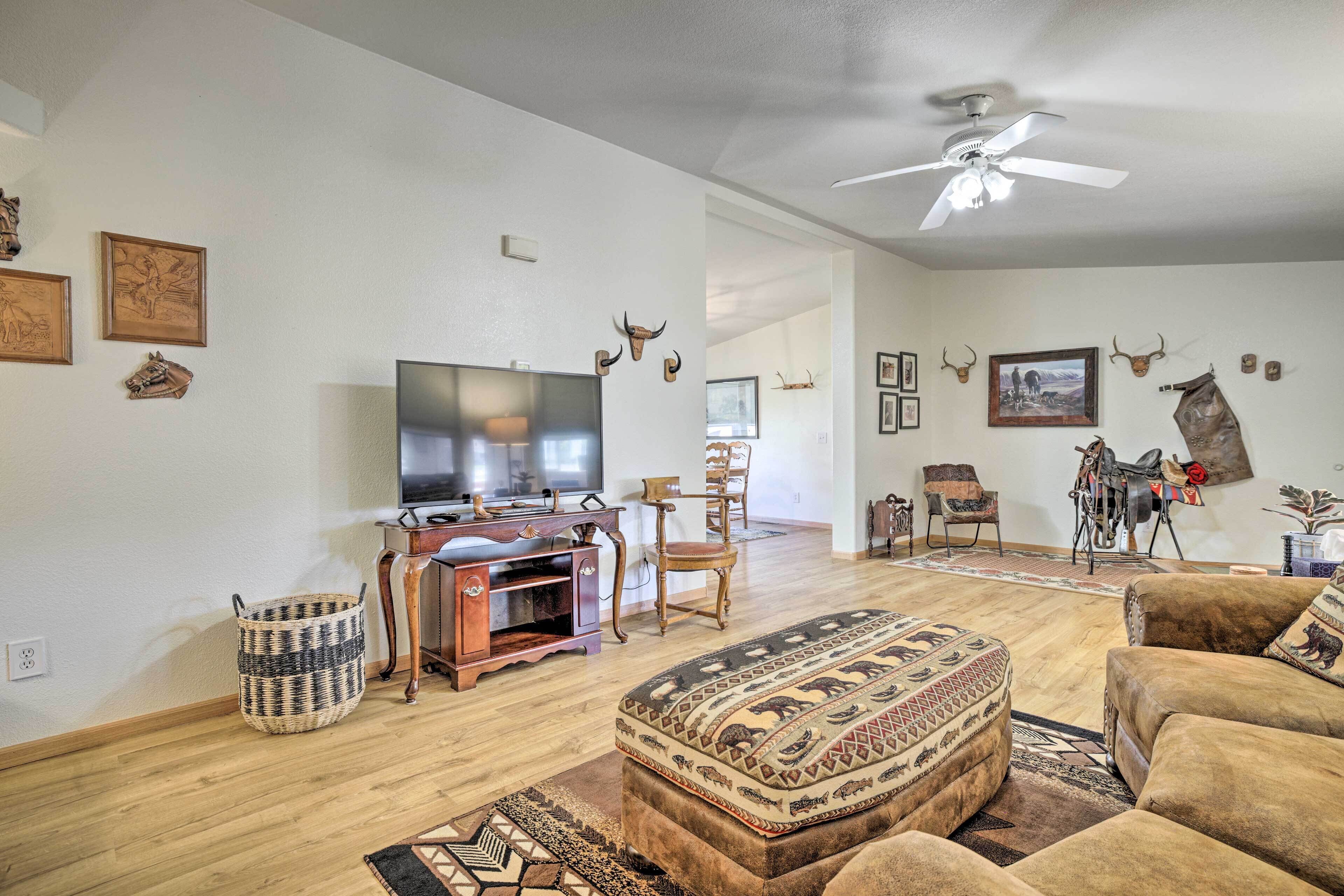 Spacious Glendo House - 1 Mi to State Park!