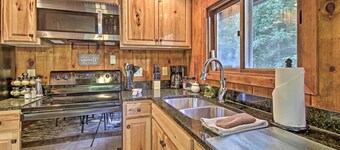 Secluded Stanardsville Cabin w/ 10 Acres & Hot Tub