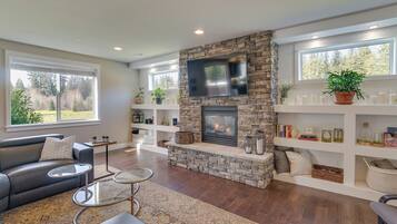 House (5 Bedrooms) | Interior