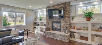 Spacious Carnation Home w/ Grill & Large Yard