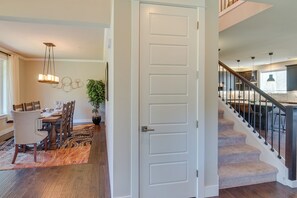 House (5 Bedrooms) | Interior