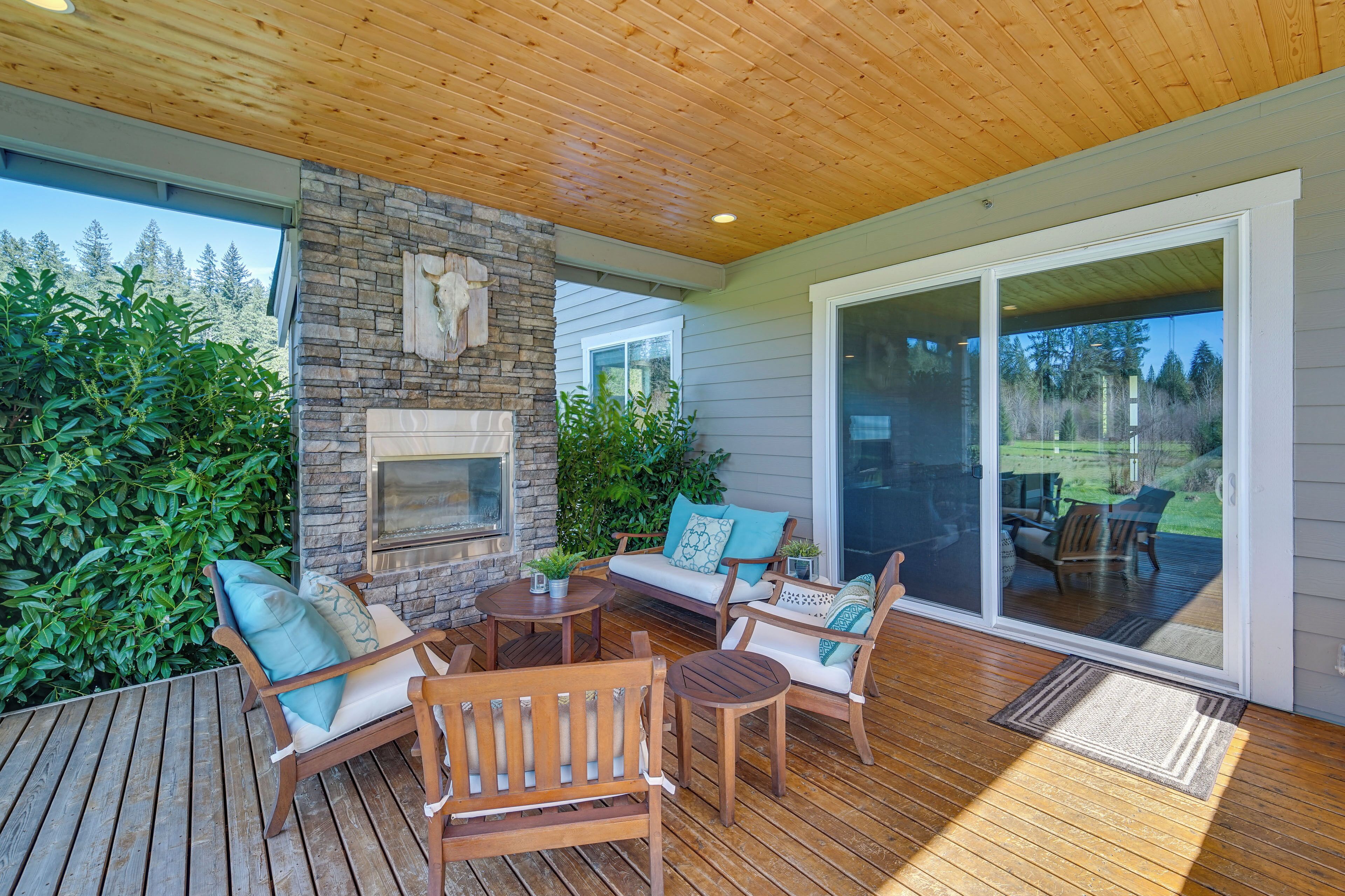 Spacious Carnation Home w/ Grill & Large Yard