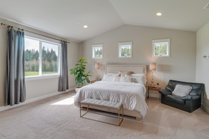 House (5 Bedrooms) | Interior - Spacious Carnation Home w/ Grill & Large Yard (Carnation)