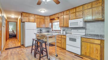 House (3 Bedrooms) | Interior