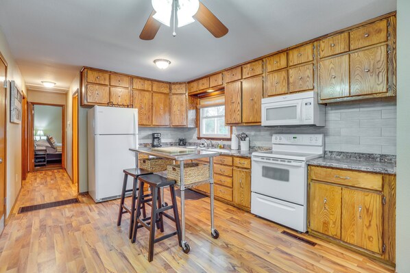 House (3 Bedrooms) | Interior - Shell Knob Home w/ Fire Pit, Near Table Rock Lake! (Shell Knob)