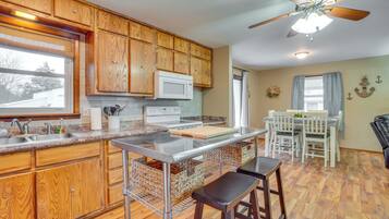 House (3 Bedrooms) | Interior