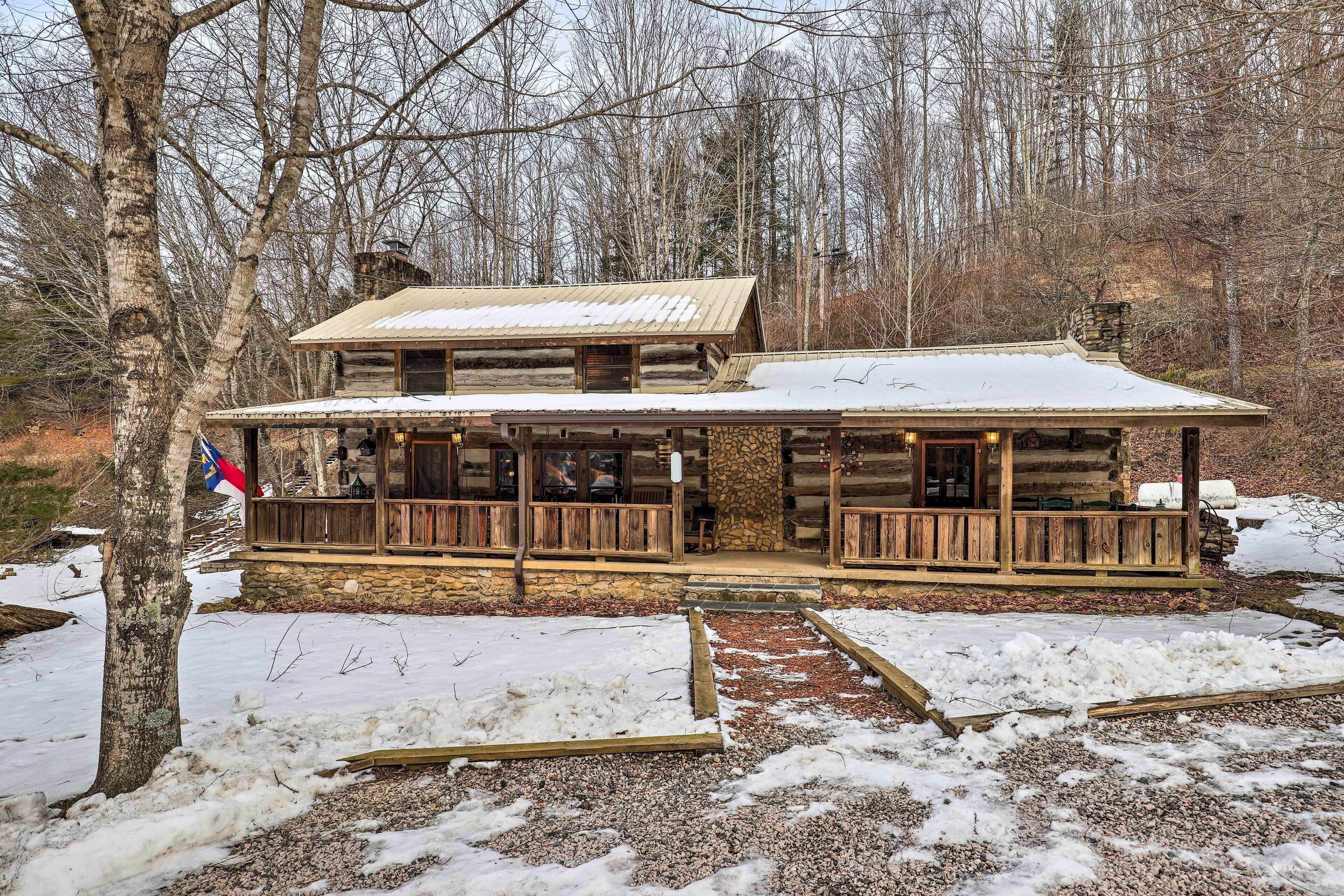 Rustic Mars Hill Cabin: 20 Miles to Asheville!