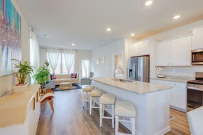 شقة (4 Bedrooms) | المنشأة من الداخل