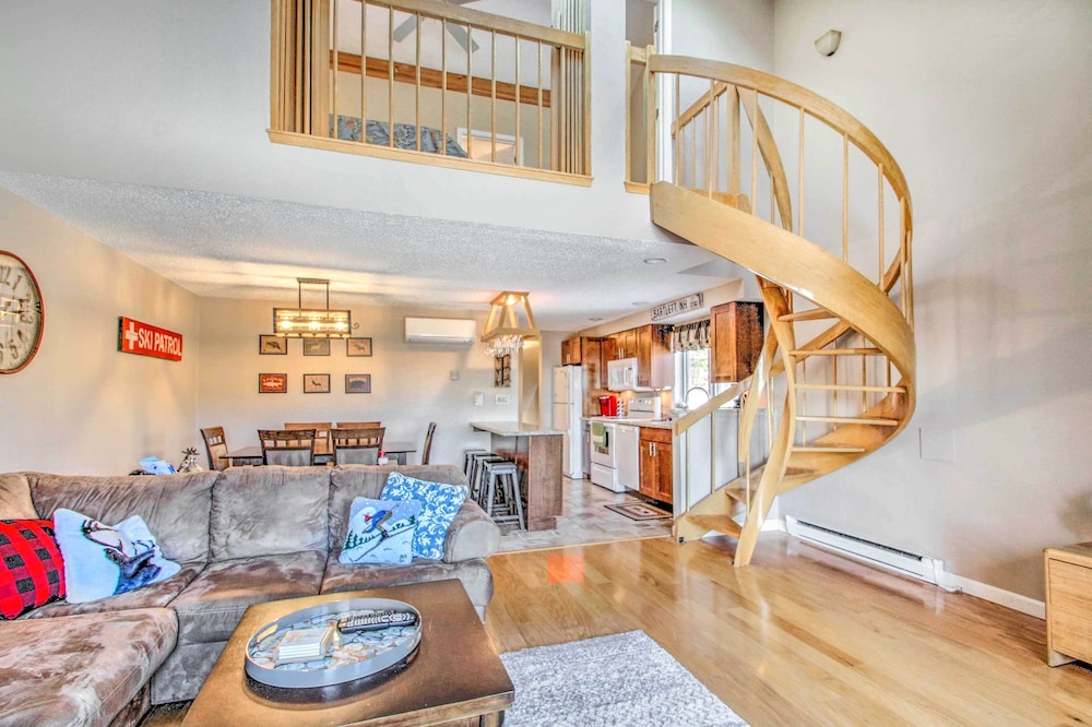 Ski Condo w/ Pool Close to Story Land & Attitash!