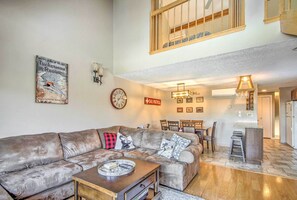 Apartment (2 Bedrooms) | Interior - Ski Condo w/ Pool, Close to Story Land & Attitash! (Glen)