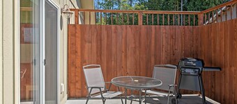 Sequim Cottage w/ Panoramic Olympic Mtn. Views!