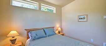 Sequim Cottage w/ Panoramic Olympic Mtn. Views!