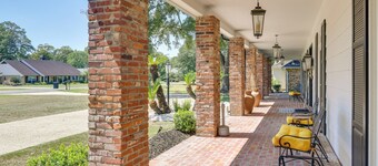 Stunning Baton Rouge Home w/ Pool: Near Lsu!