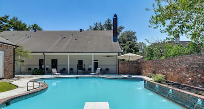 Stunning Baton Rouge Home w/ Pool: Near Lsu!