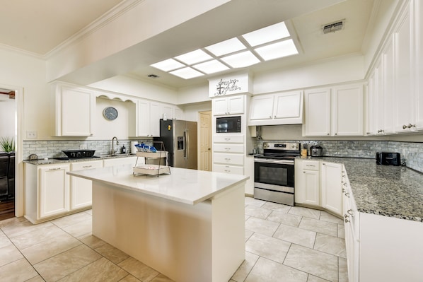 House (4 Bedrooms) | Interior - Stunning Baton Rouge Home w/ Pool: Near Lsu! (Baton Rouge)